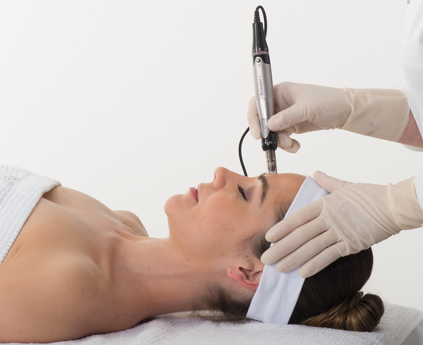Technician using dermapen on woman's face